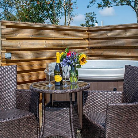 Waenfechan Glamping With Hot Tubs Colwyn Bay Exteriör bild