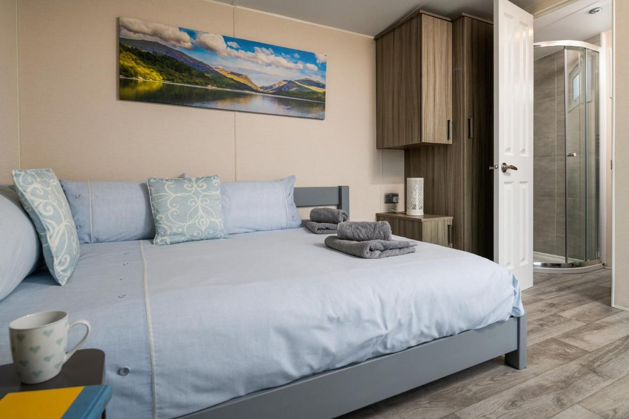 Waenfechan Glamping With Hot Tubs Colwyn Bay Exteriör bild