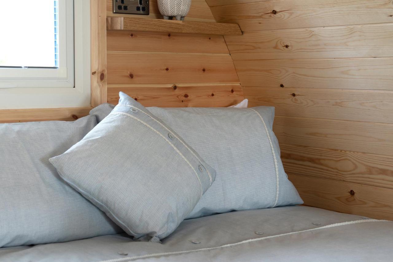 Waenfechan Glamping With Hot Tubs Colwyn Bay Exteriör bild