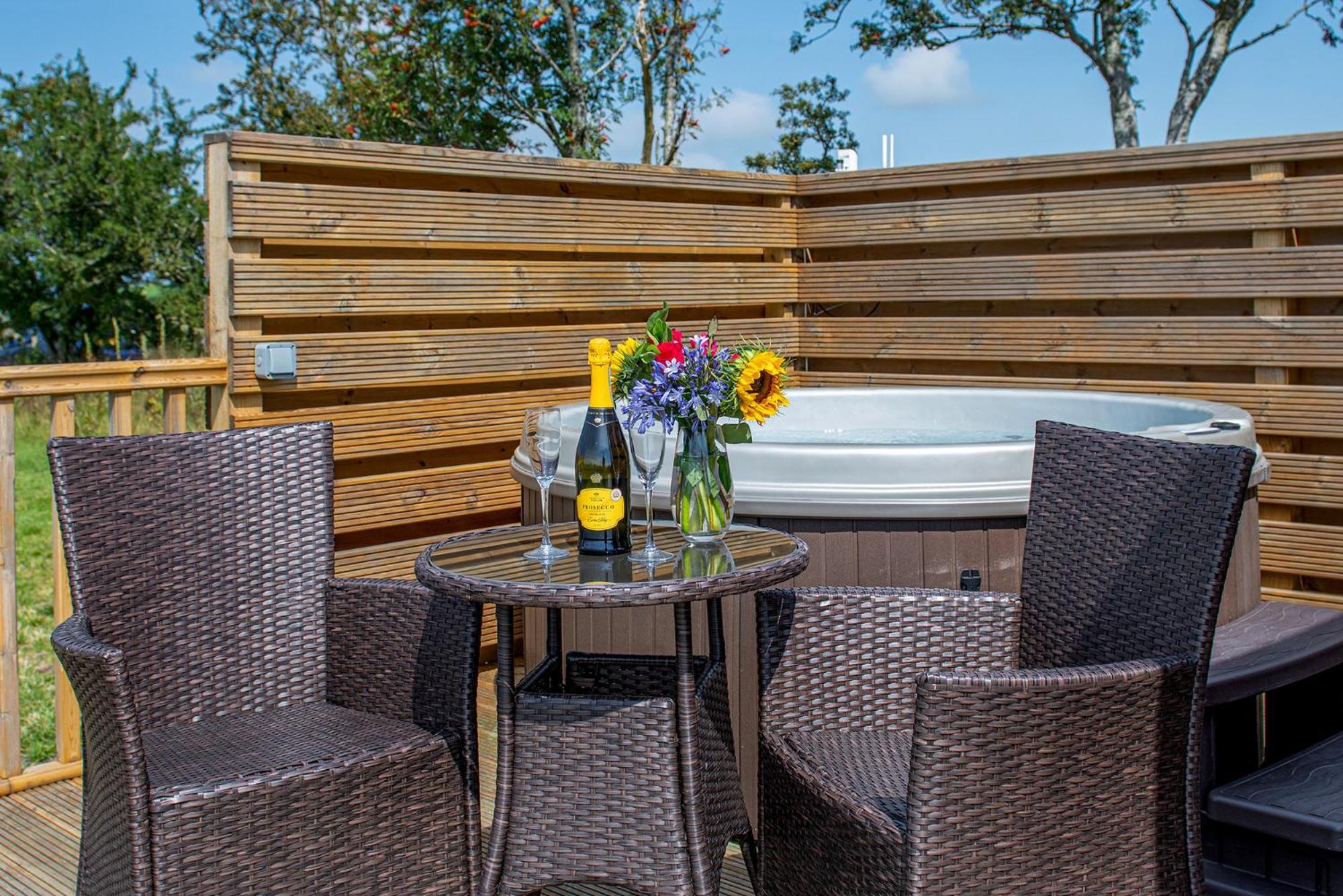 Waenfechan Glamping With Hot Tubs Colwyn Bay Exteriör bild