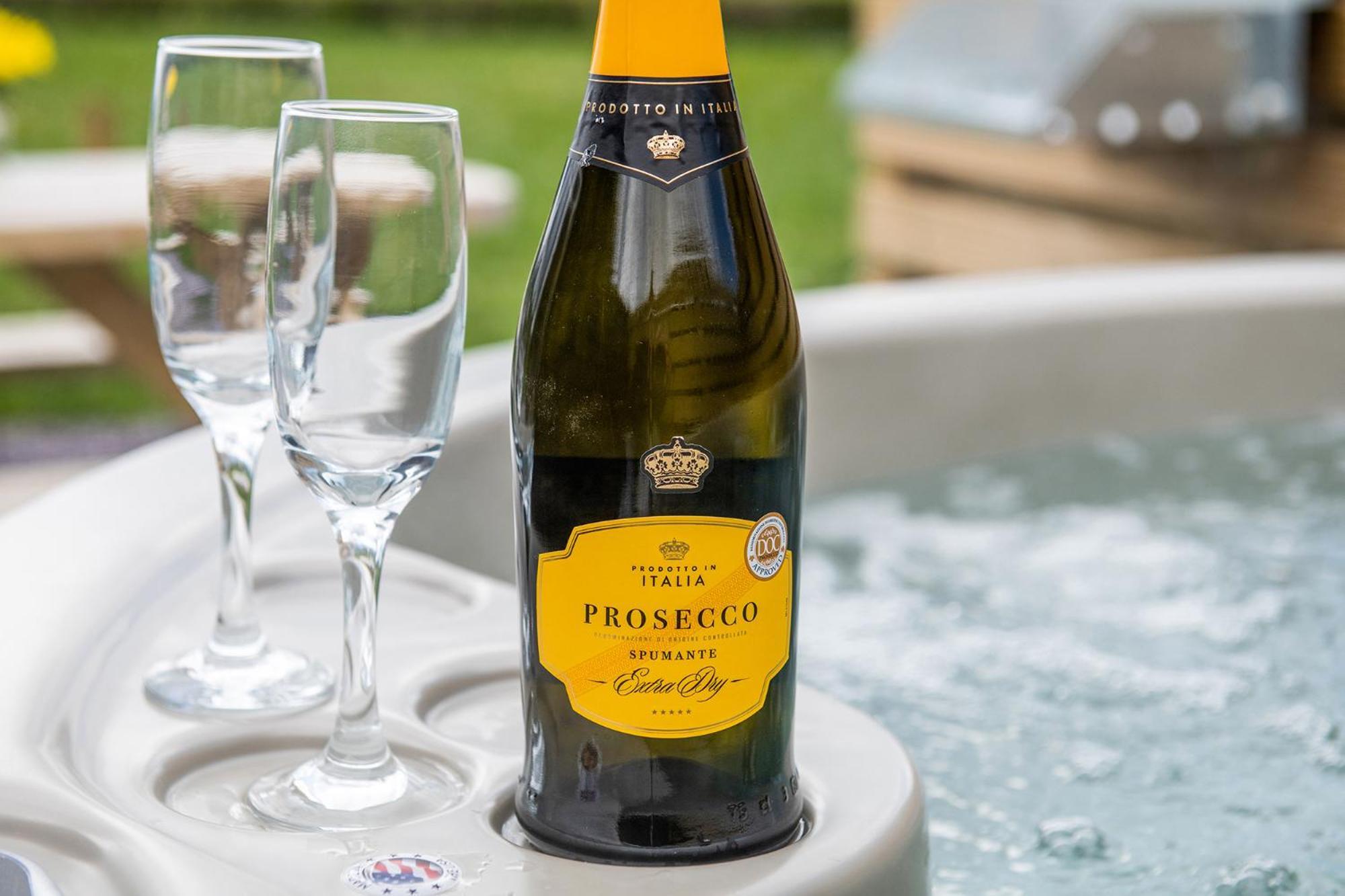 Waenfechan Glamping With Hot Tubs Colwyn Bay Exteriör bild