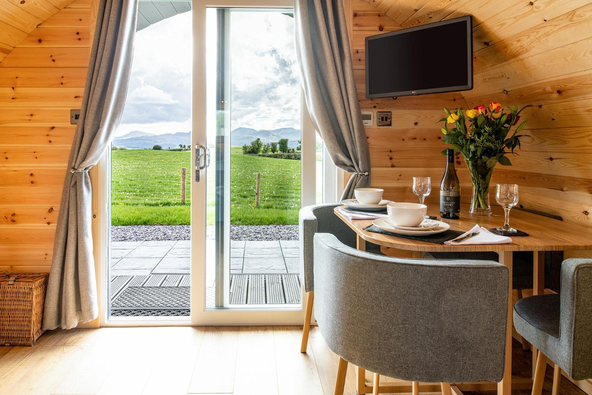Waenfechan Glamping With Hot Tubs Colwyn Bay Exteriör bild